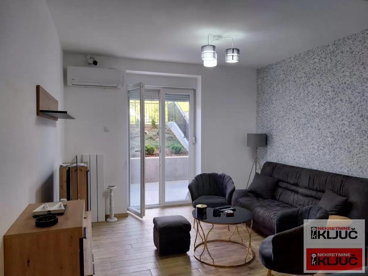 PETROVARADIN, 45m2, Jednoiposoban, Parking 1