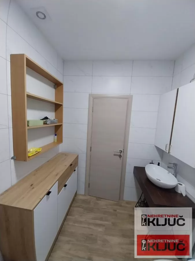 PETROVARADIN, 45m2, Jednoiposoban, Parking 7