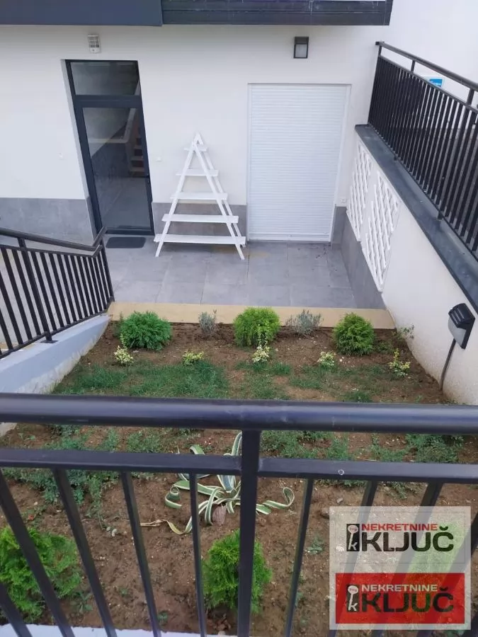 PETROVARADIN, 45m2, Jednoiposoban, Parking 8