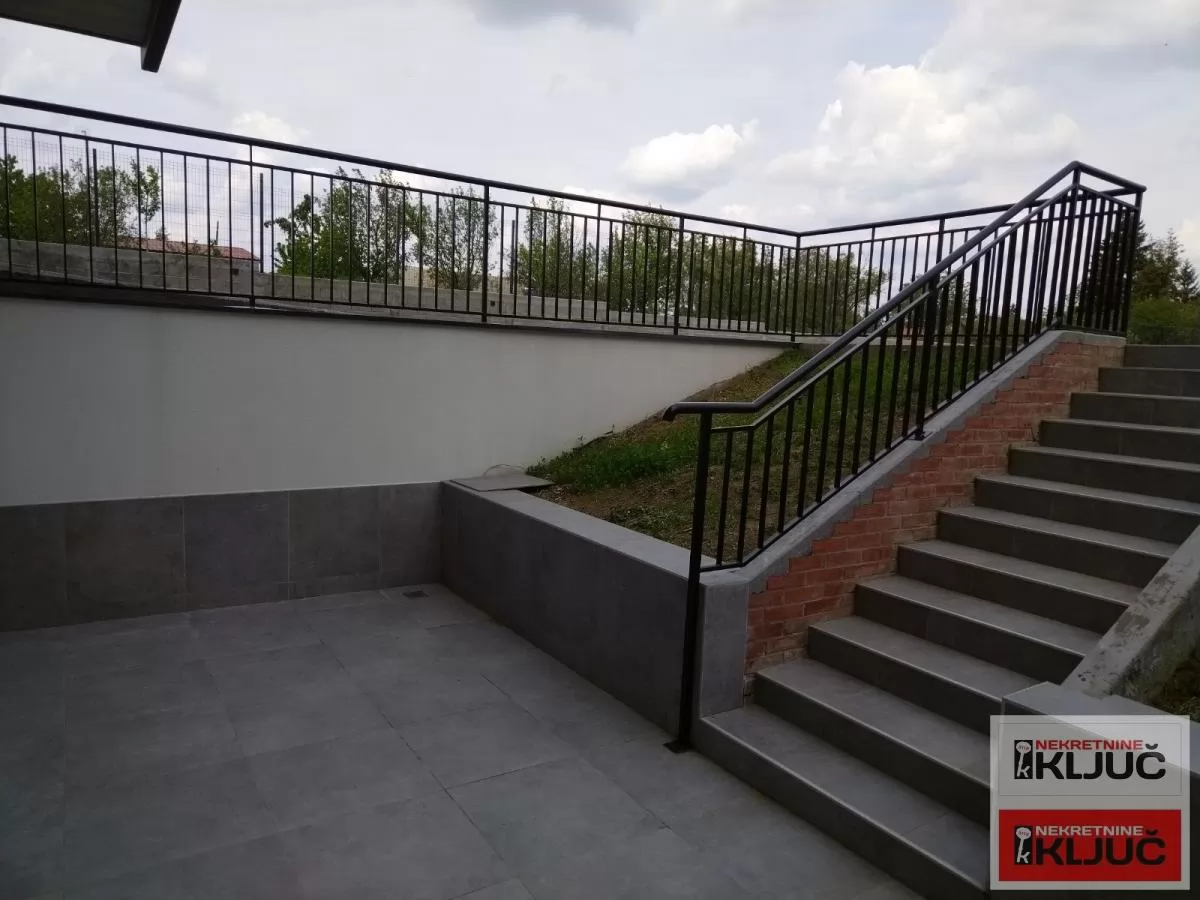 PETROVARADIN, 45m2, Jednoiposoban, Parking 9