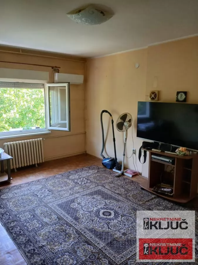 SATELITSKA PIJACA, 50m2, Dvosoban, Starogradnja 1