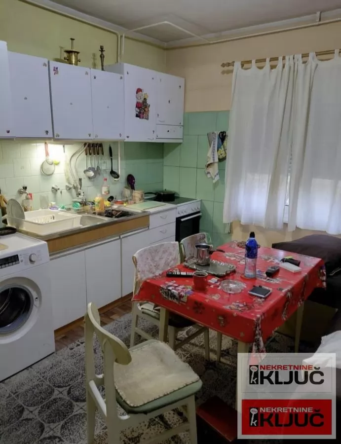 SATELITSKA PIJACA, 50m2, Dvosoban, Starogradnja 3