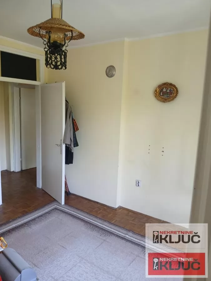 SATELITSKA PIJACA, 50m2, Dvosoban, Starogradnja 6