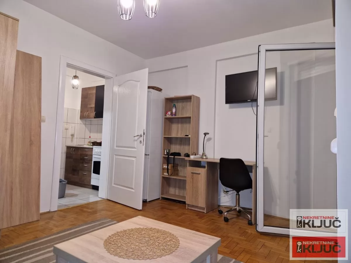 Garsonjera na Grbavici, Novi Sad, 25 m², prvi sprat 3