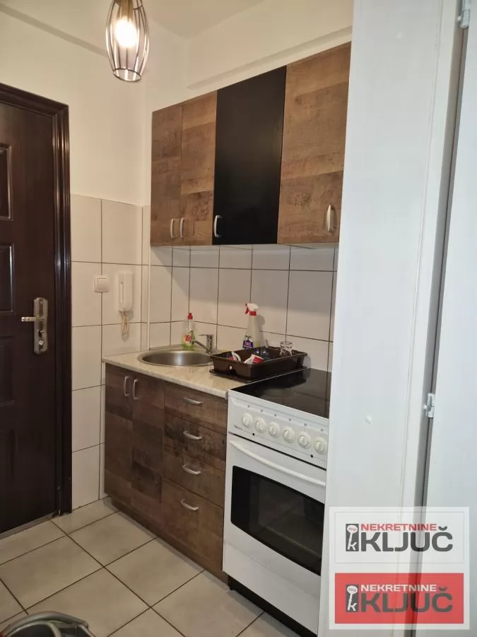 Garsonjera na Grbavici, Novi Sad, 25 m², prvi sprat 4