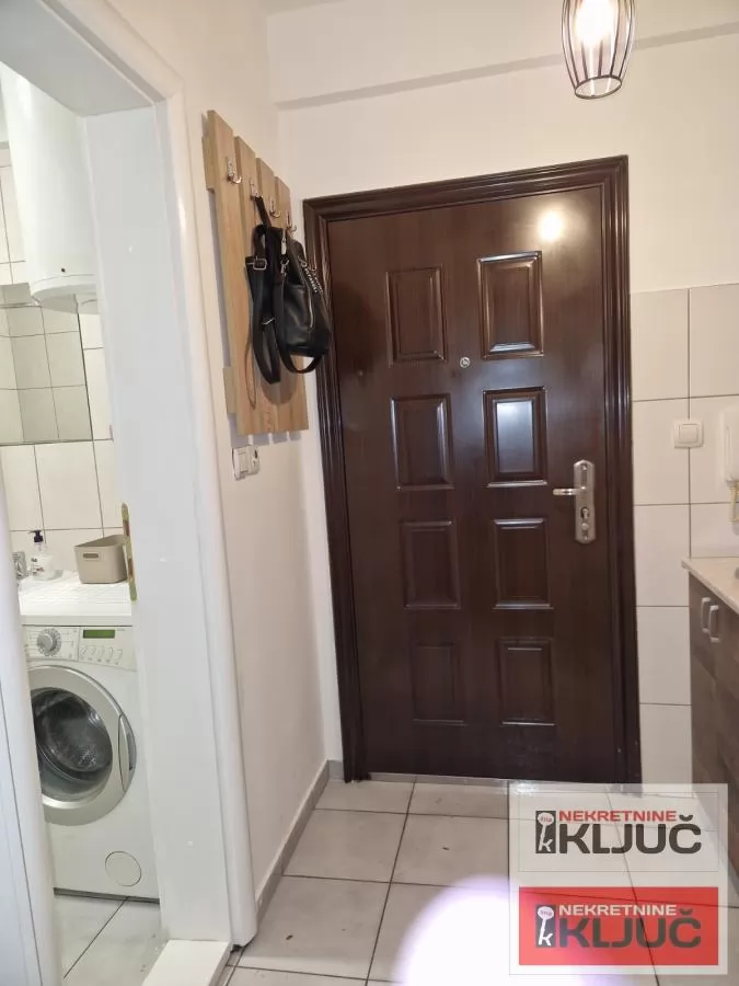 Garsonjera na Grbavici, Novi Sad, 25 m², prvi sprat 8