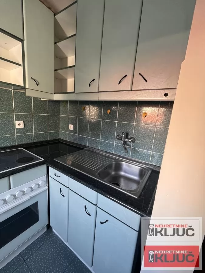 Dvosoban stan 42 m², Grbavica, Novi Sad, 1. sprat 1