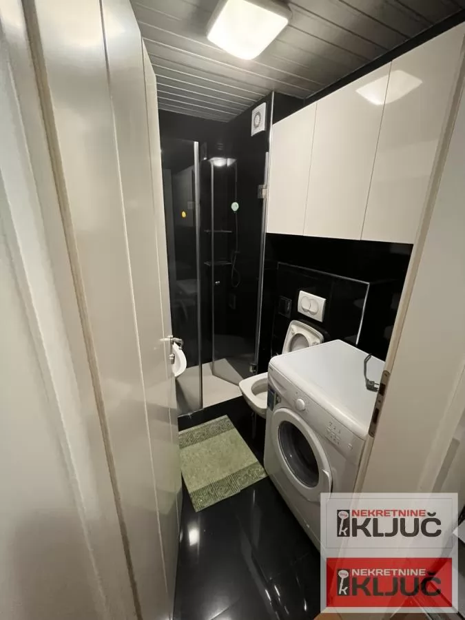 Dvosoban stan 42 m², Grbavica, Novi Sad, 1. sprat 8