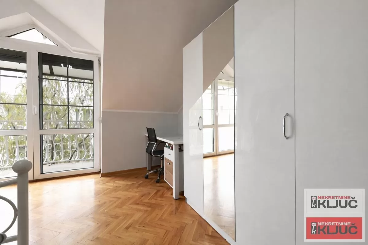 KOD IZVRŠNOG VEĆA, 78m2, Trosoban, Renoviran, Namešten 10