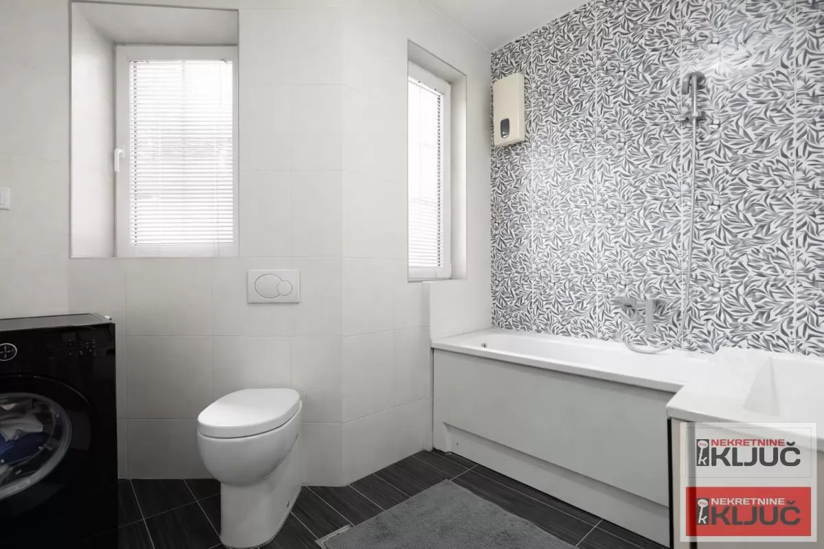 KOD IZVRŠNOG VEĆA, 78m2, Trosoban, Renoviran, Namešten 12