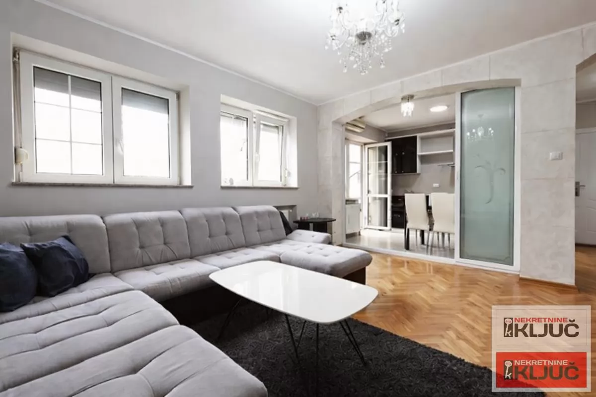 KOD IZVRŠNOG VEĆA, 78m2, Trosoban, Renoviran, Namešten 3