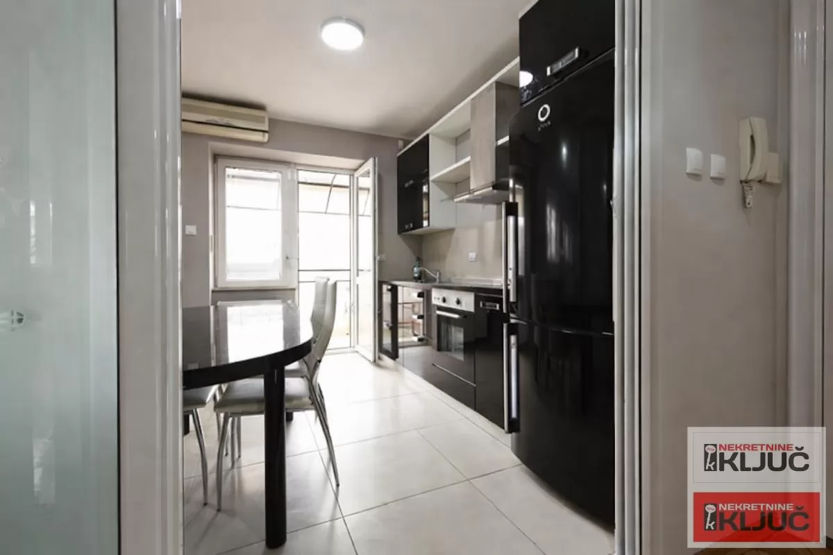 KOD IZVRŠNOG VEĆA, 78m2, Trosoban, Renoviran, Namešten 5
