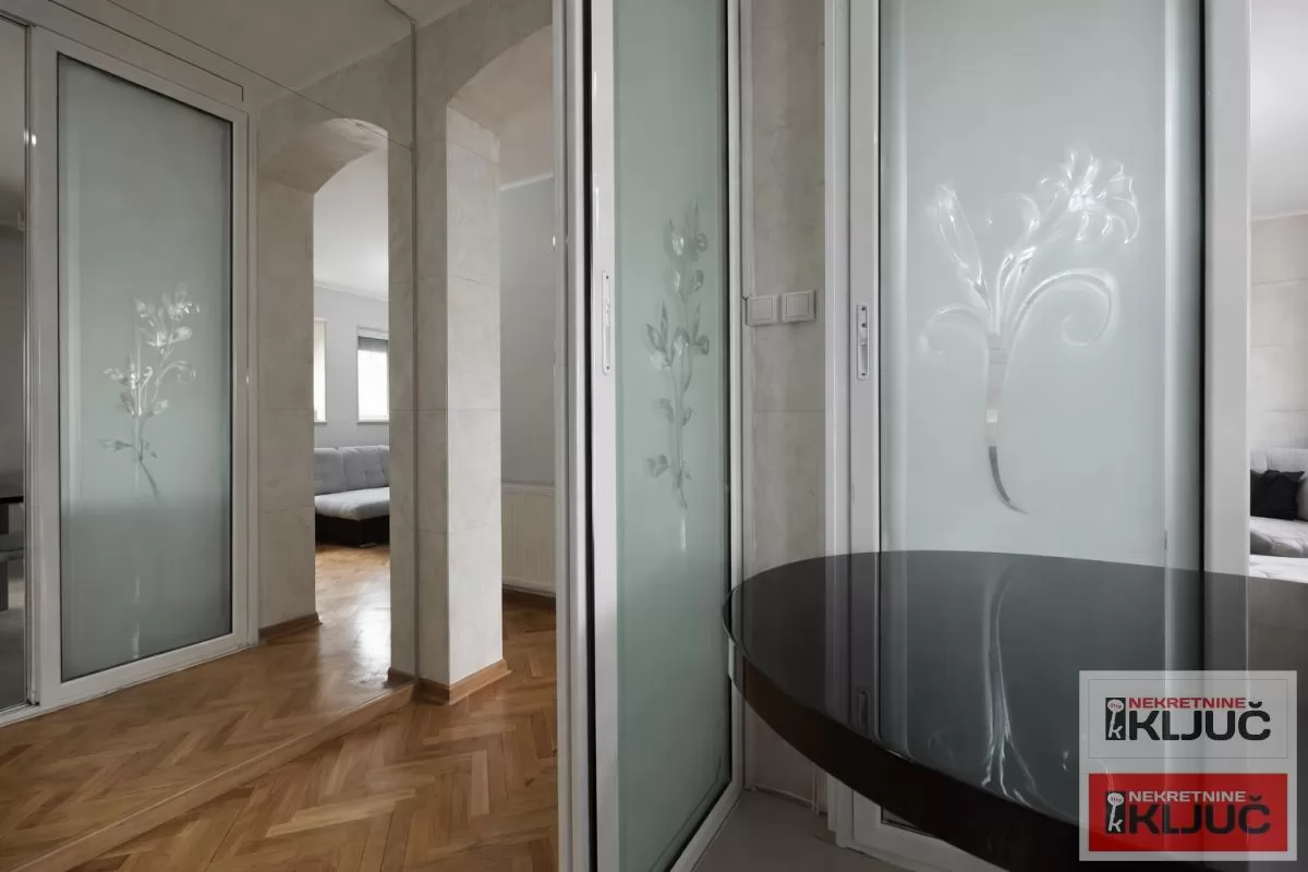 KOD IZVRŠNOG VEĆA, 78m2, Trosoban, Renoviran, Namešten 6