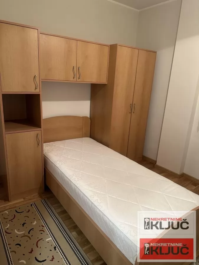 LIMAN 4, 66m2, Trosoban, Renoviran, Namešten 12