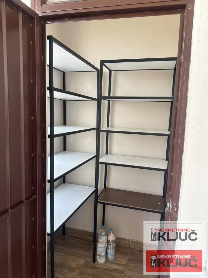 LIMAN 4, 66m2, Trosoban, Renoviran, Namešten 13