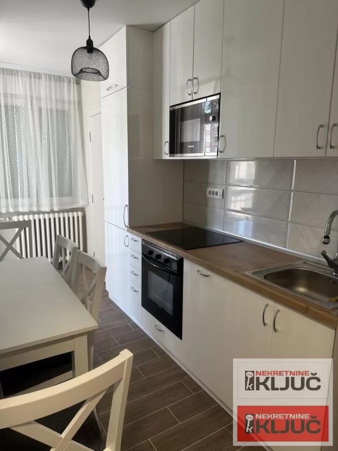 LIMAN 4, 66m2, Trosoban, Renoviran, Namešten 2