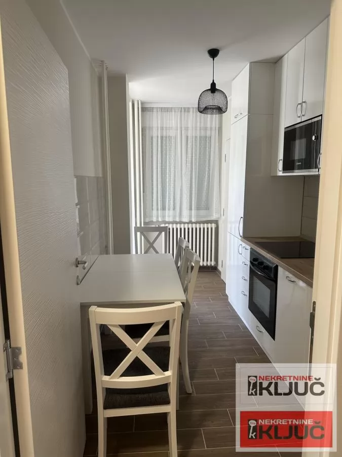 LIMAN 4, 66m2, Trosoban, Renoviran, Namešten 4