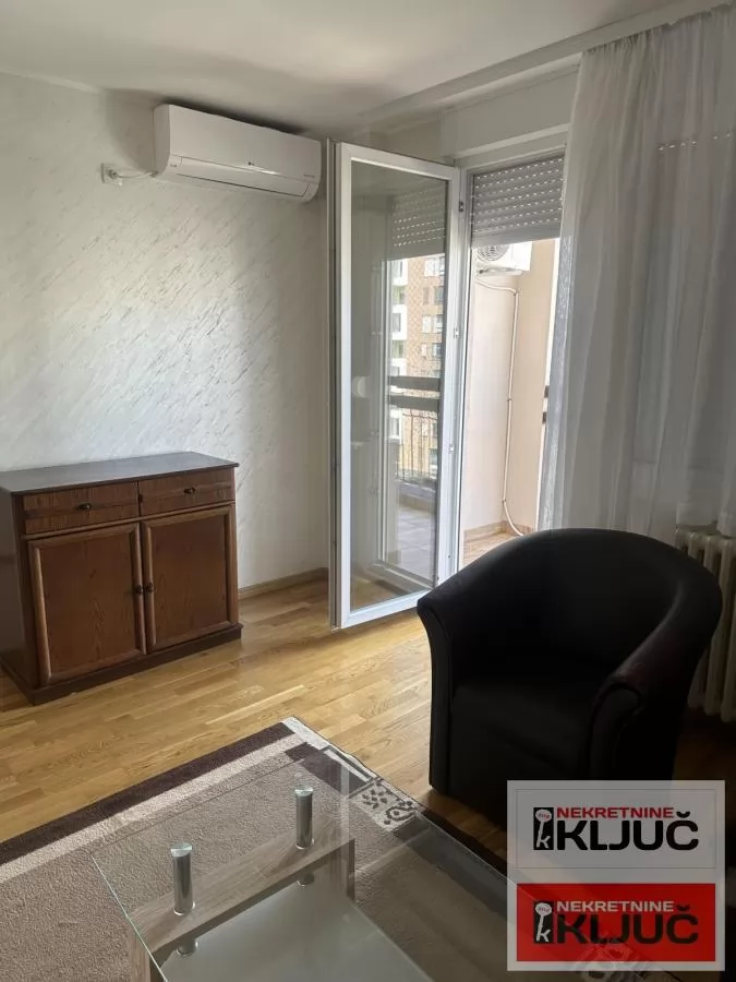 LIMAN 4, 66m2, Trosoban, Renoviran, Namešten 5