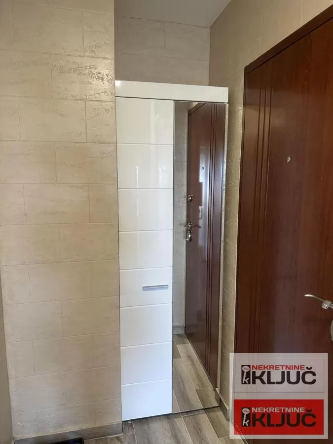 LIMAN 4, 66m2, Trosoban, Renoviran, Namešten 8