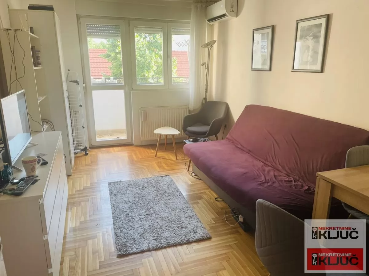 PODBARA, 25m2, Garsonjera u srcu Podbare 1
