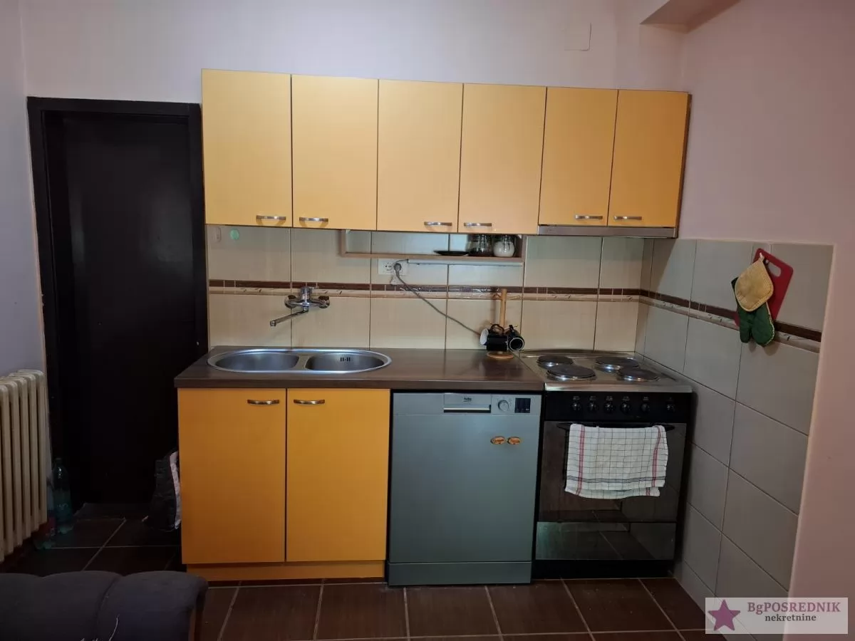 Surčin, Centar, Sremskih partizana, 226m2, 4.5a 5