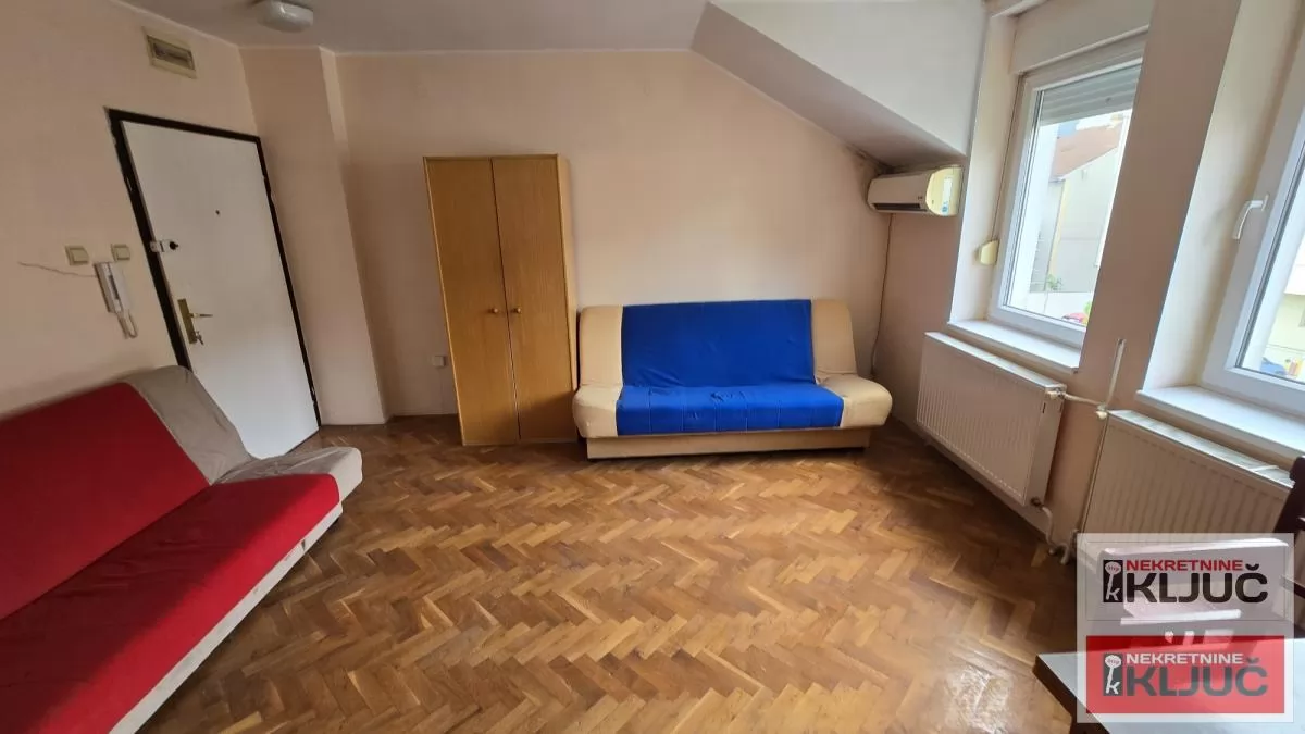 Garsonjera na Grbavici, Novi Sad, 28 m², 2. sprat 1