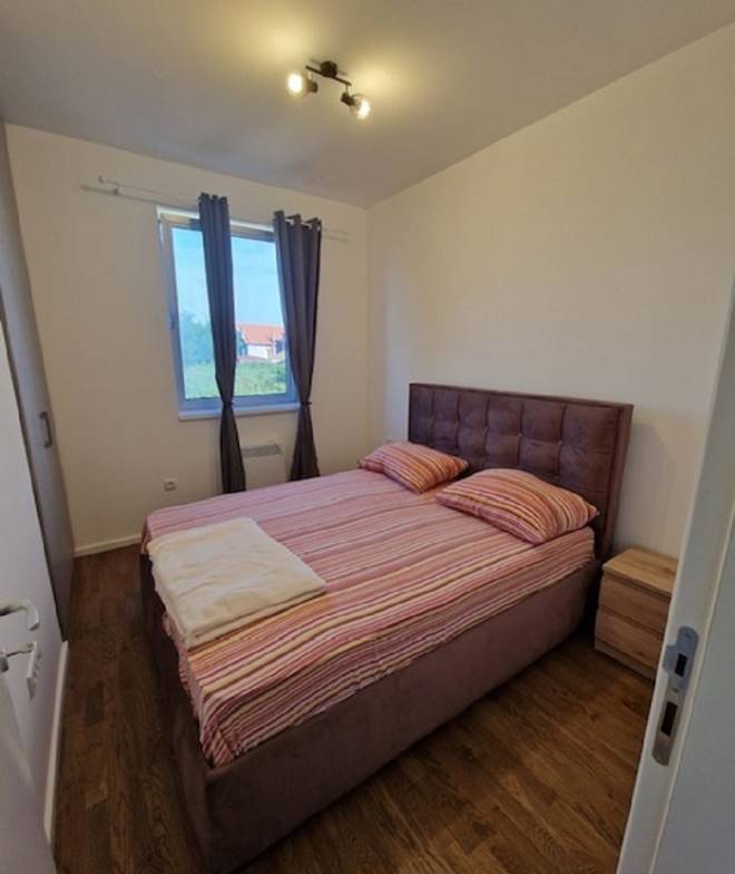 Izdaje se 2 0 stan u Malom Mokrom Lugu  44m2 3