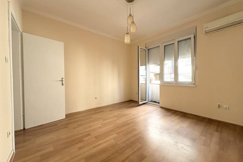 Višenamenski stan u Profesorskoj koloniji  60m2 1