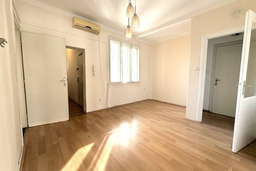 Višenamenski stan u Profesorskoj koloniji  60m2 2