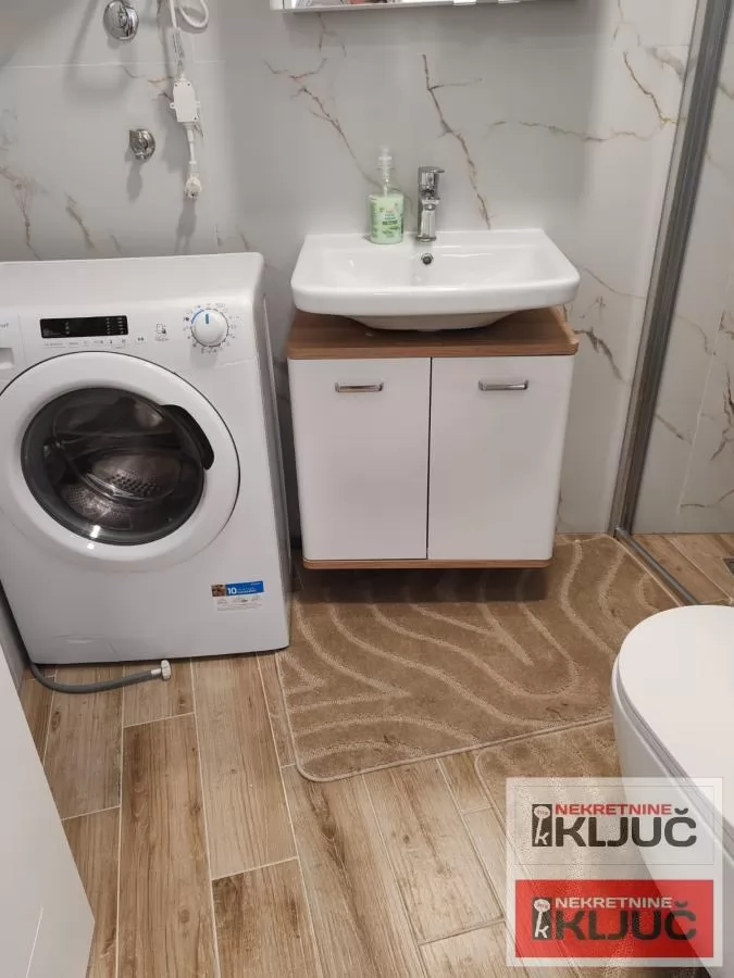 Jednoiposoban stan 39 m², Rotkvarija, Novi Sad, 2. sprat 9