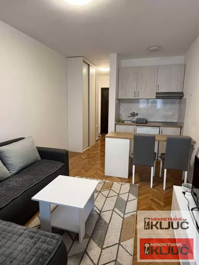 Garsonjera 24 m², Bulevar Oslobođenja, Novi Sad, 1. sprat 1