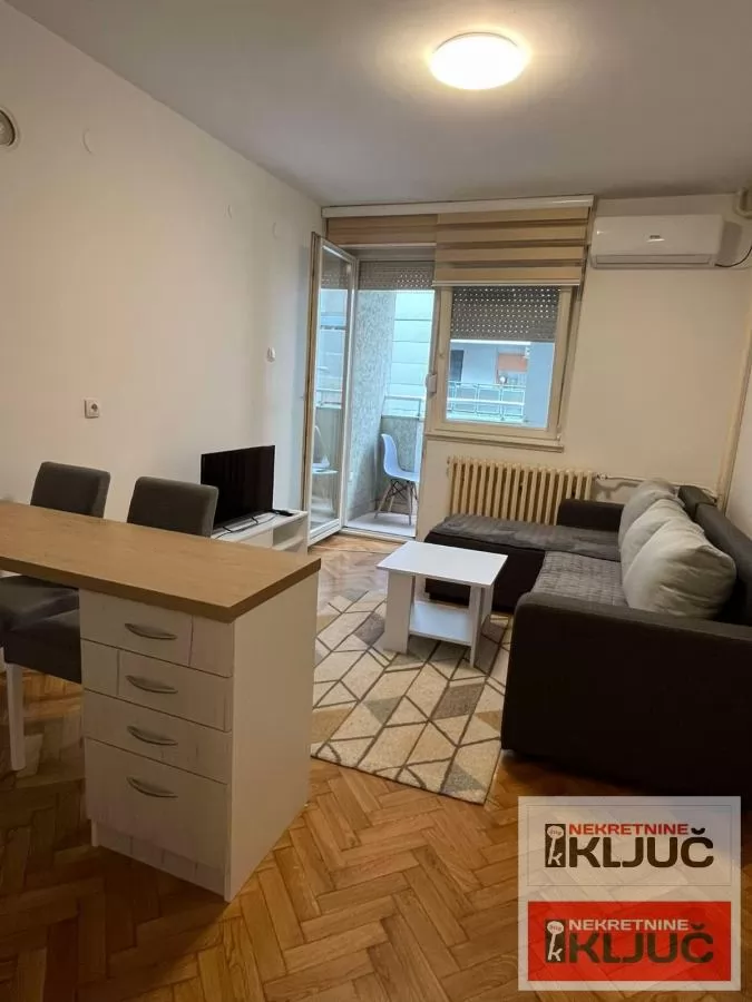 Garsonjera 24 m², Bulevar Oslobođenja, Novi Sad, 1. sprat 10