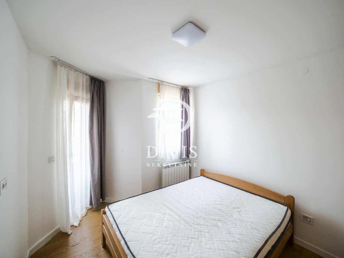 Prodaja 2 0 stan kod Hrama Svetog Save  49m2 4