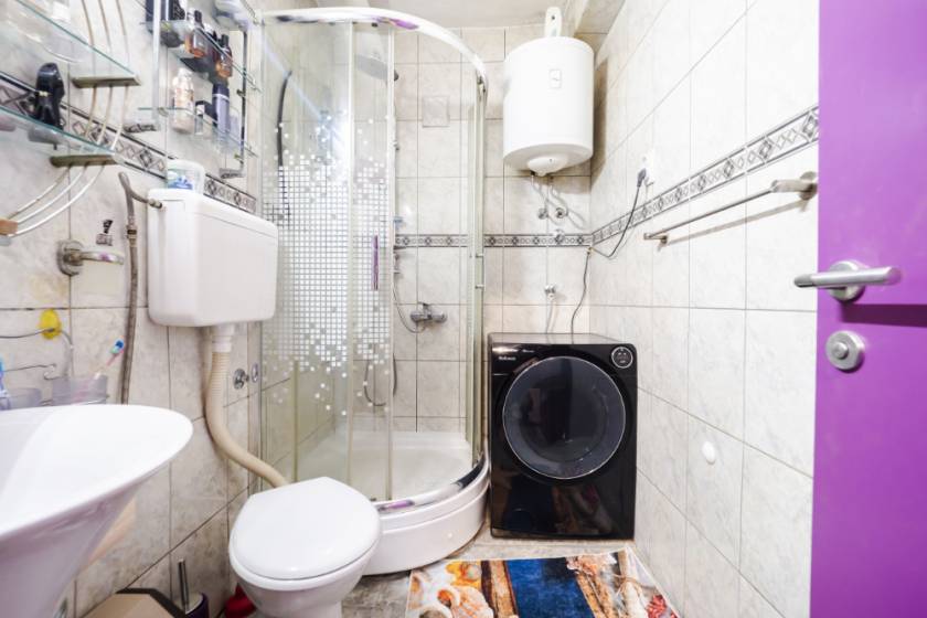Prodaje se 3 0 stan kod Čuburskog parka  70m2 5