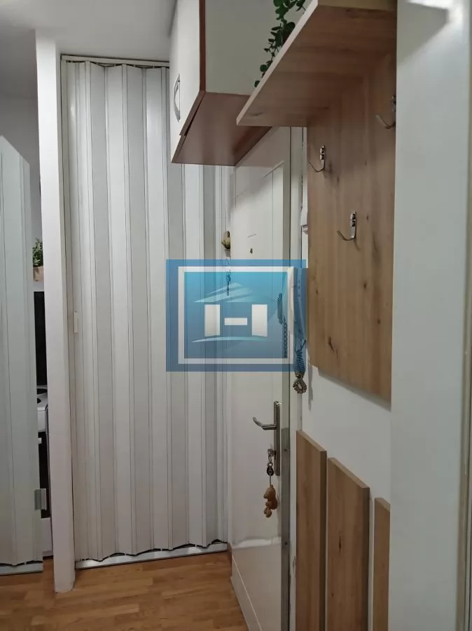 Na prodaju kompletno renovirana garsonjera u širem centru grada 6
