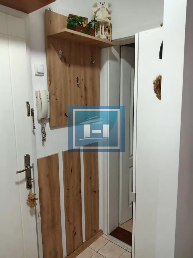 Na prodaju kompletno renovirana garsonjera u širem centru grada 7
