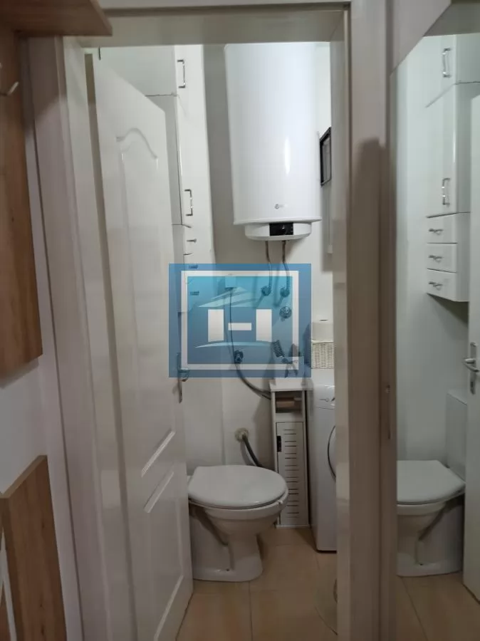 Na prodaju kompletno renovirana garsonjera u širem centru grada 9