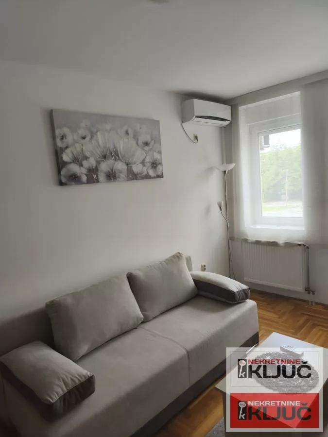 Jednosoban stan 28 m², Bulevar Evrope, Novi Sad 2