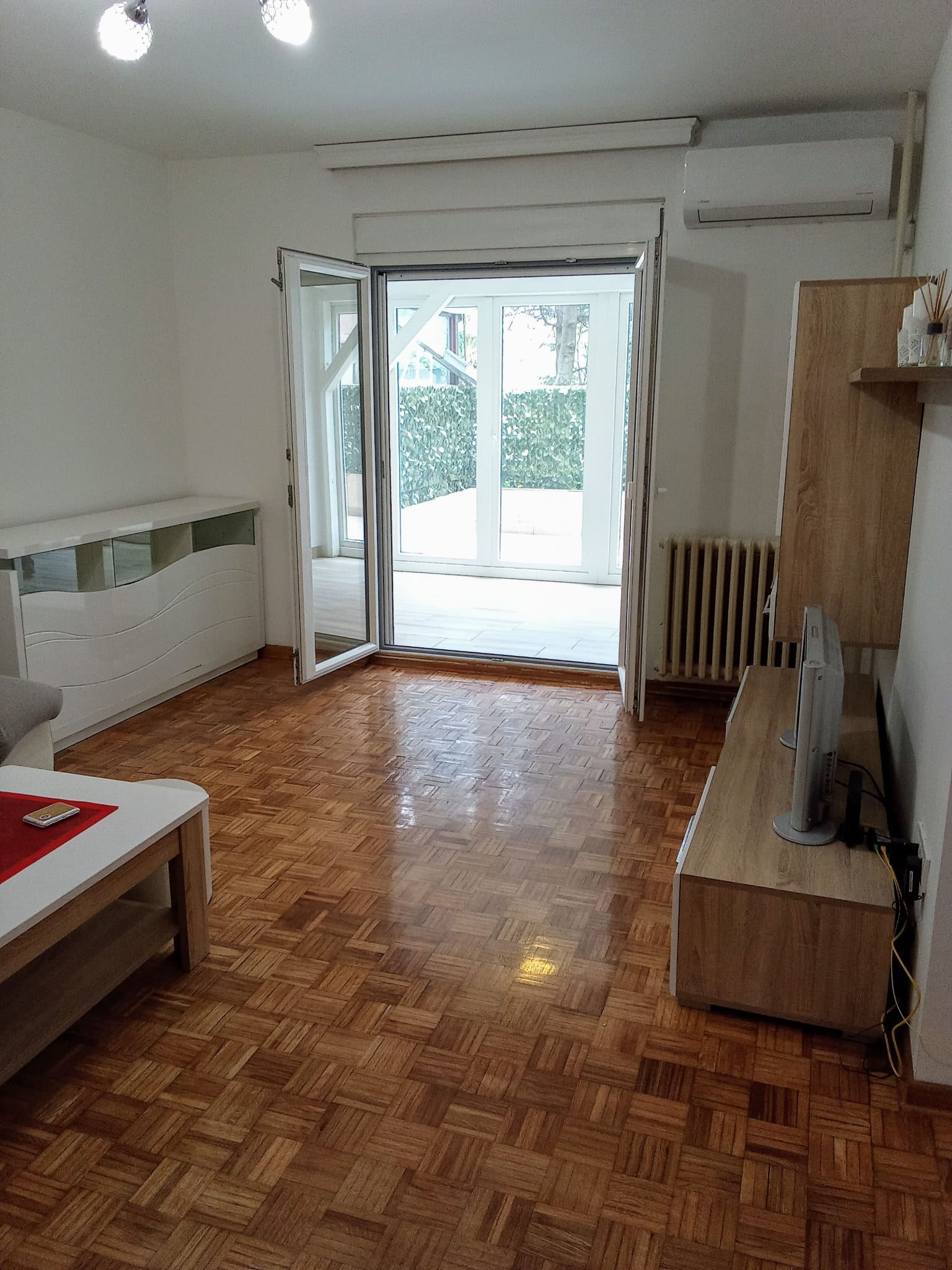 Flat terrace parking Belgrade Sell tenanted flat Vracar Beograd Expo 2027 Surcin real estate invest Nekretnine terrace glass winter house property investment buy to let Serbia vlasnik direkt n 4