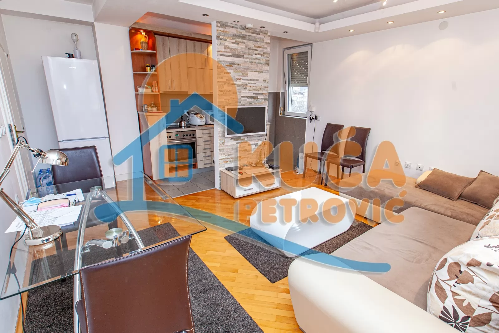 Dvosoban stan, 65 m2, Crveni Pevac, Vožda Karađorđa ID: i-02912 1