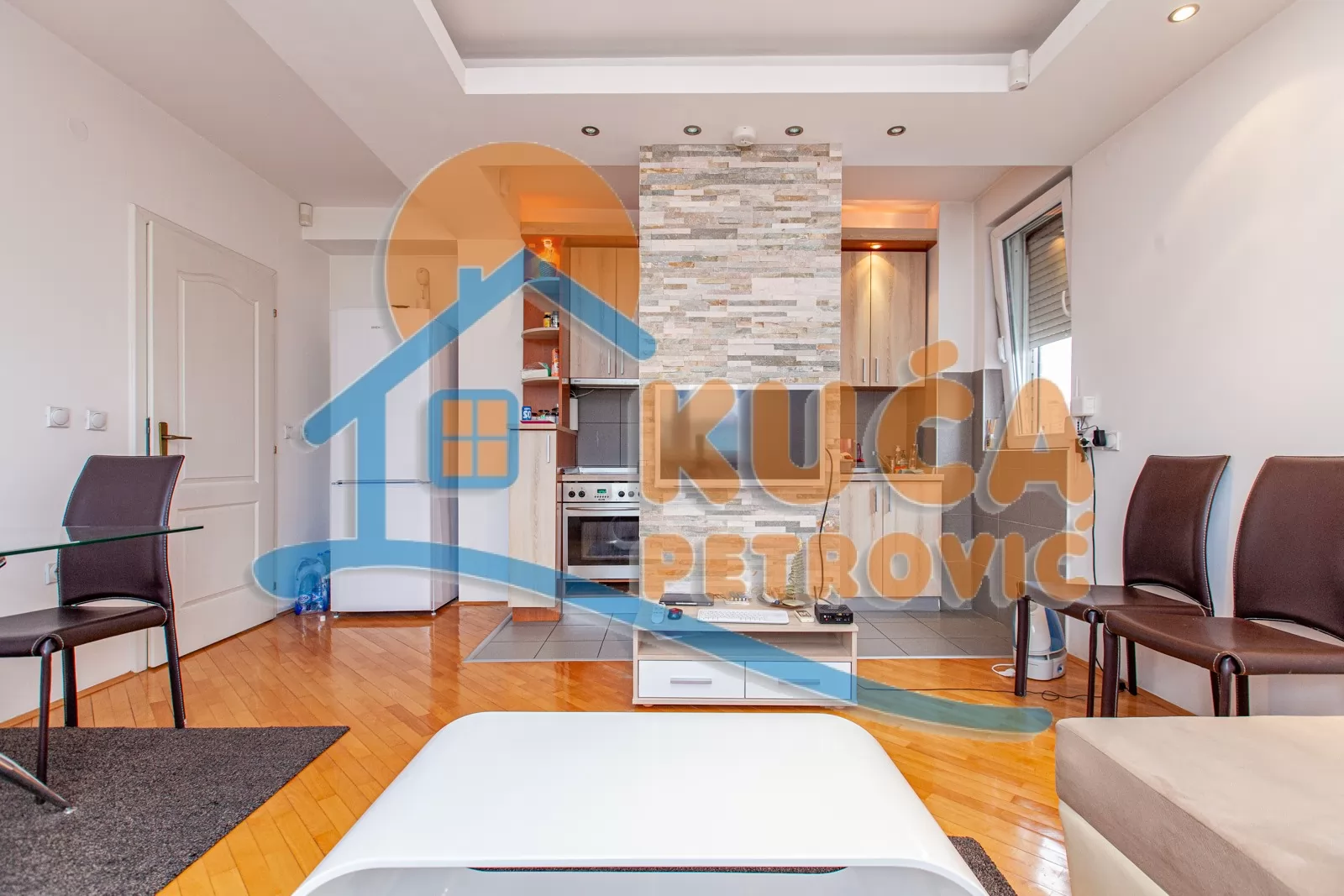 Dvosoban stan, 65 m2, Crveni Pevac, Vožda Karađorđa ID: i-02912 2