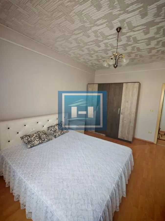 Izdajemo dvosoban stan kod zelene pijace 4