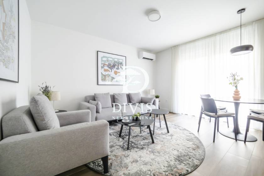 Prodaje se renoviran 2 5 stan na Vračaru  60m2 1
