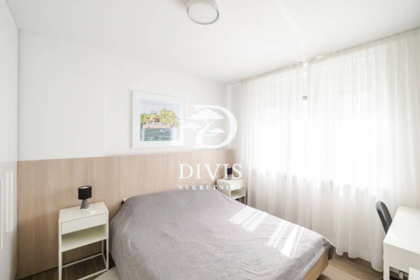 Prodaje se renoviran 2 5 stan na Vračaru  60m2 3