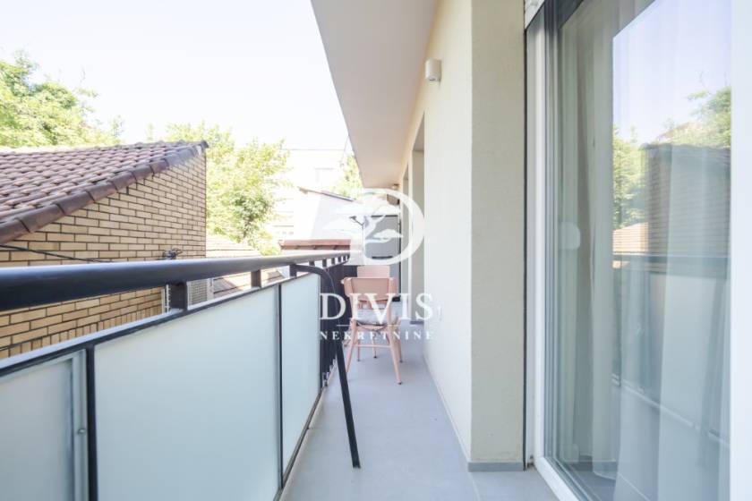 Prodaje se renoviran 2 5 stan na Vračaru  60m2 5