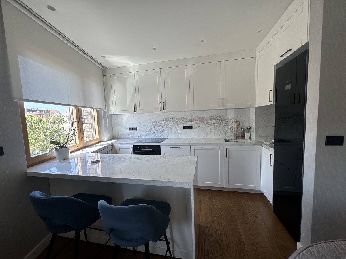 Namešten dvosoban stan od 67 m² u Kapijama Vračara 3