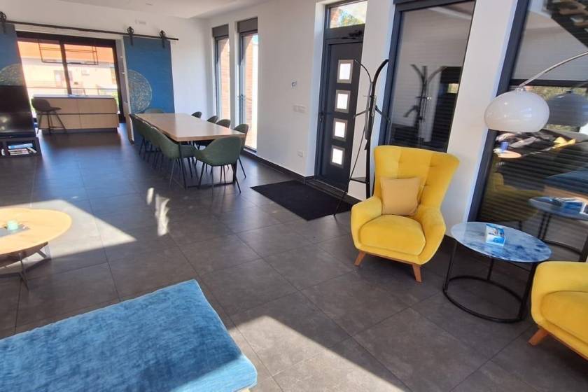 Izdaje se urbana vila sa bazenom kod Avale 330m2 1