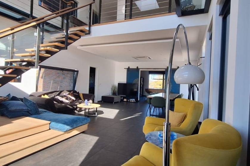 Izdaje se urbana vila sa bazenom kod Avale 330m2 2
