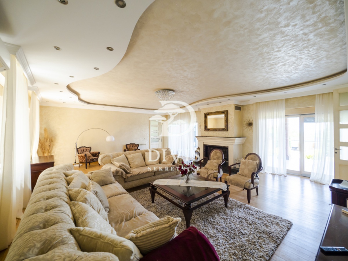 Luksuzna kuća sa pogledom na Dunav  720m2 1