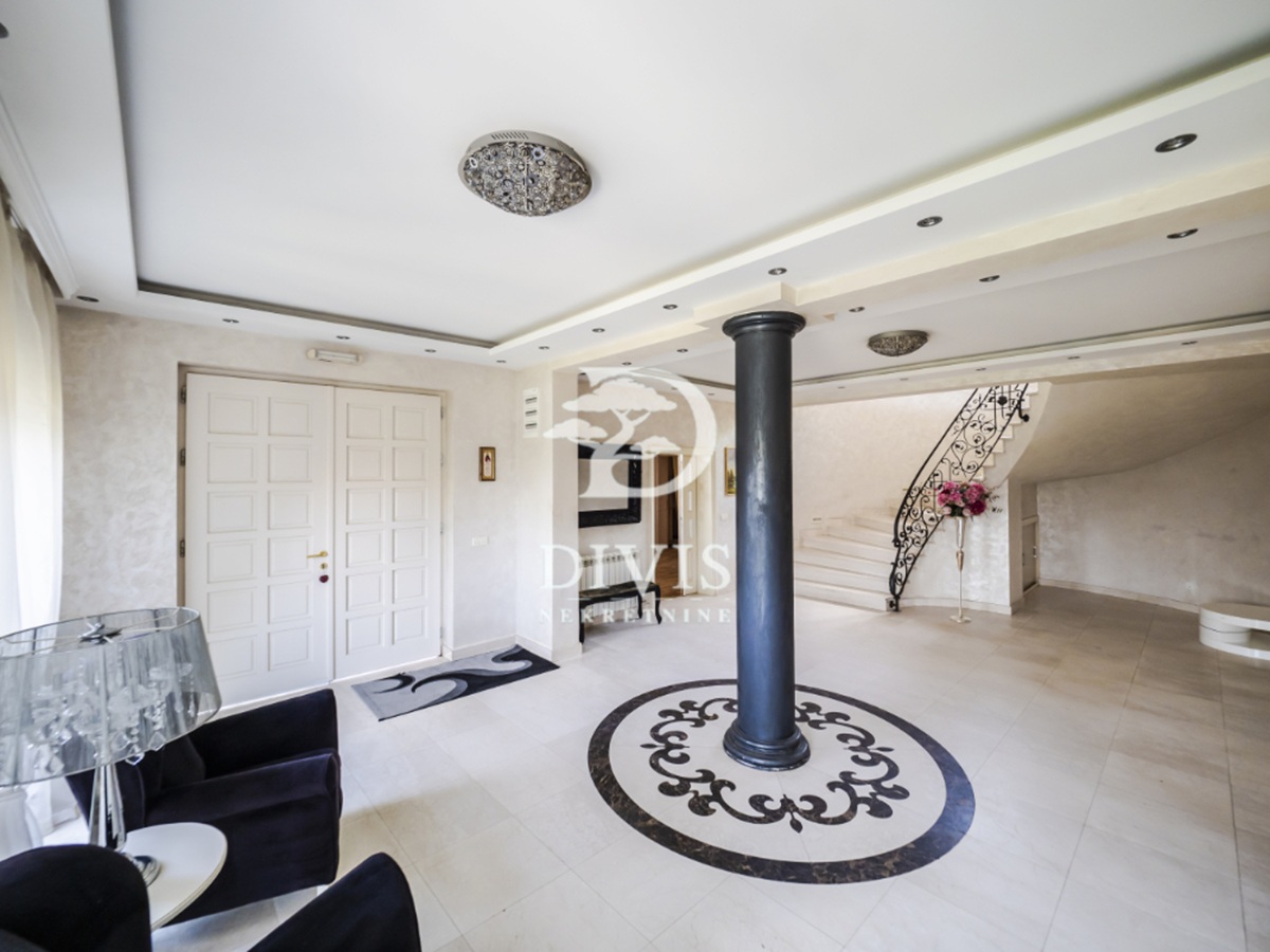 Luksuzna kuća sa pogledom na Dunav  720m2 2